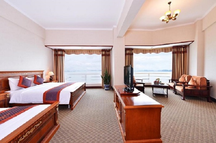 Phòng khách sạn Grand Hạ Long hiện đại, rộng và thoáng