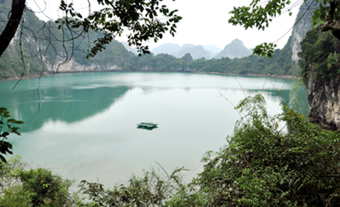 Hồ Mê Cung
