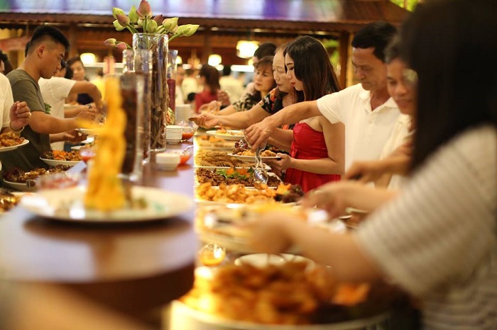 Nhà hàng Sen Á Đông Hạ Long là địa chỉ thưởng thức buffet có tiếng tại đất mỏ